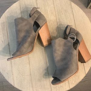 Fergalicious Shoes - Gray Size 6.5
